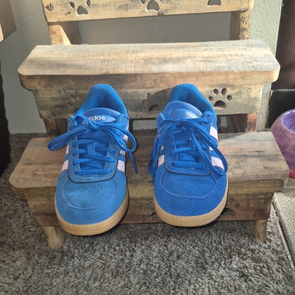 Adidas Blue and White Womans Sneakers with Tan Sole - Picture 2 of 13